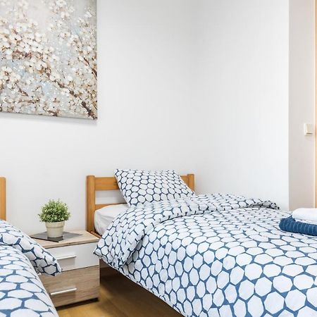 2 Bedroom Apt. In The Business Zone- Free Parking Zagreb Exterior foto