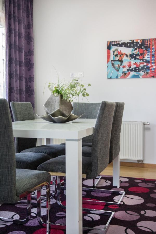 2 Bedroom Apt. In The Business Zone- Free Parking Zagreb Exterior foto