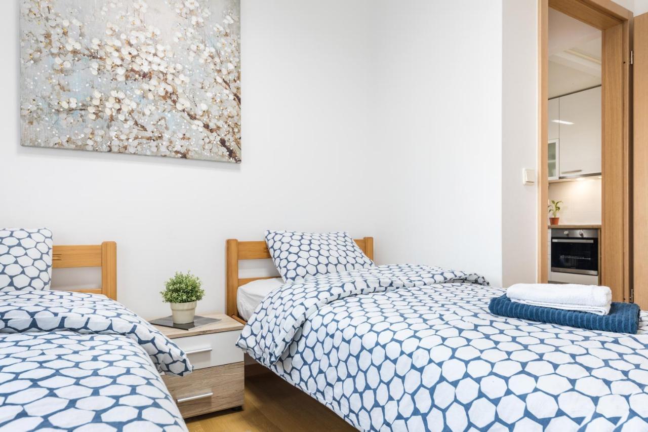 2 Bedroom Apt. In The Business Zone- Free Parking Zagreb Exterior foto