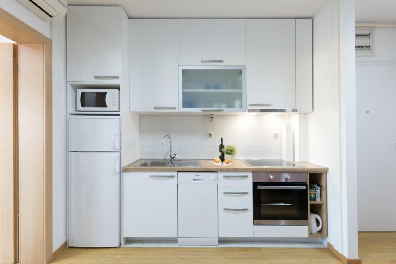 2 Bedroom Apt. In The Business Zone- Free Parking Zagreb Exterior foto