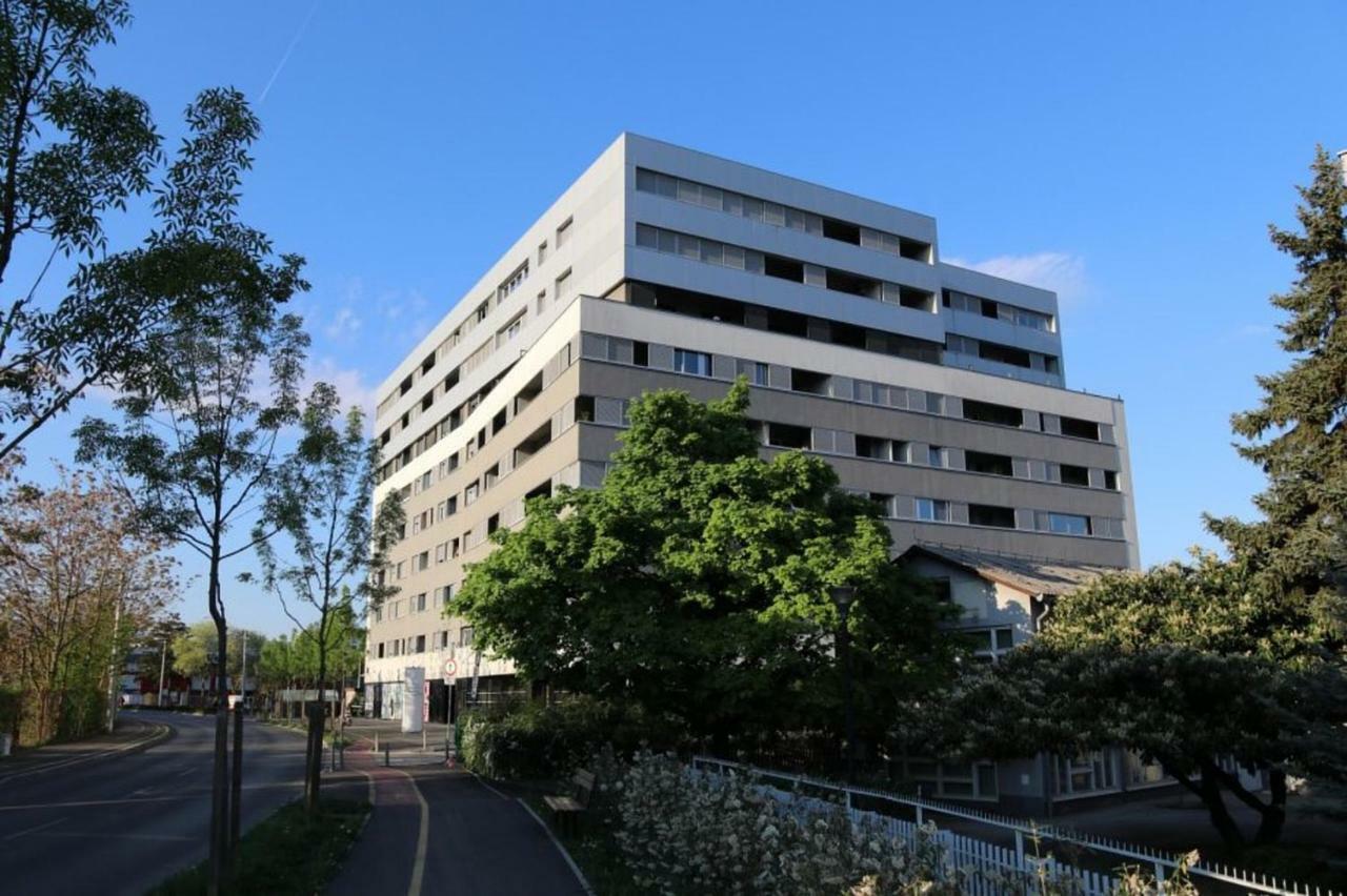 2 Bedroom Apt. In The Business Zone- Free Parking Zagreb Exterior foto